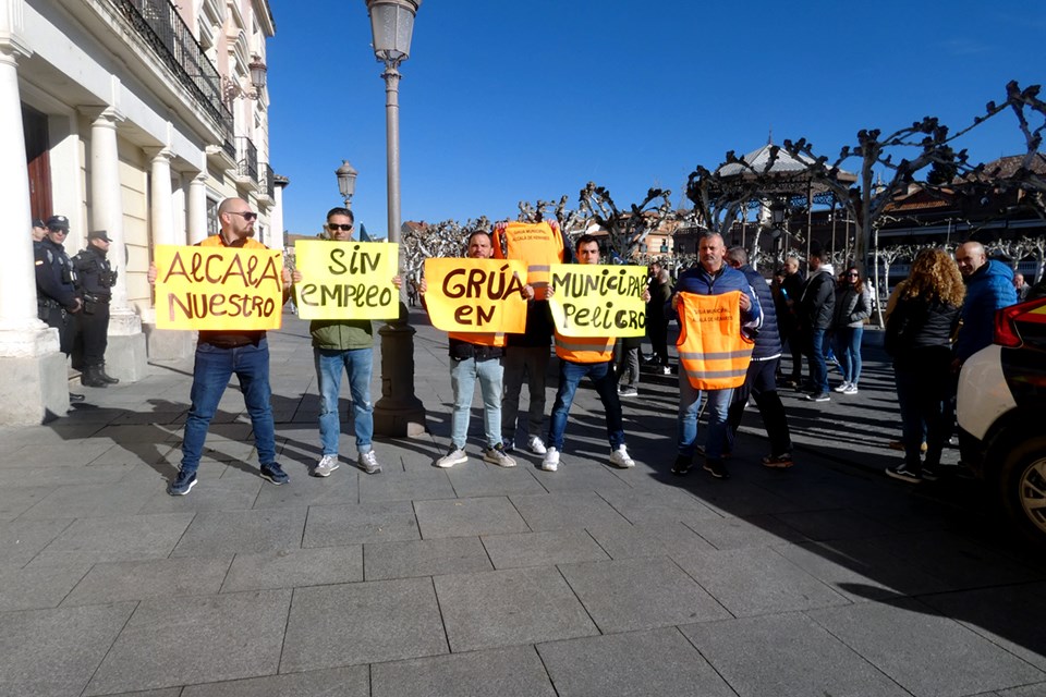 Ayuntamiento de Alcalá condenado a readmitir a la plantilla de la grúa